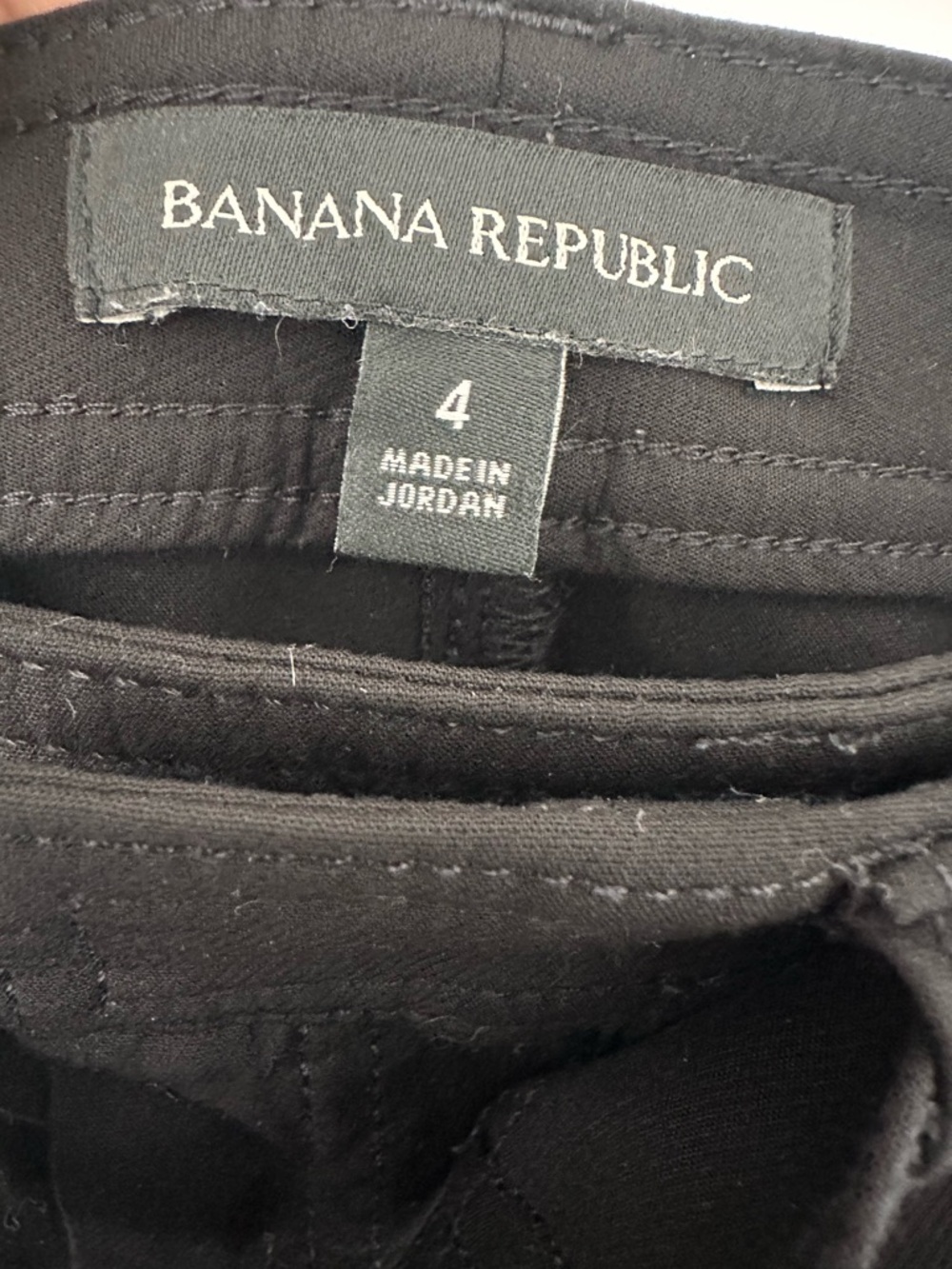 Banana Republic Slim-Fit Drapey Twill Utility Cargo Pant Black | Size 4 - Picture 8 of 9
